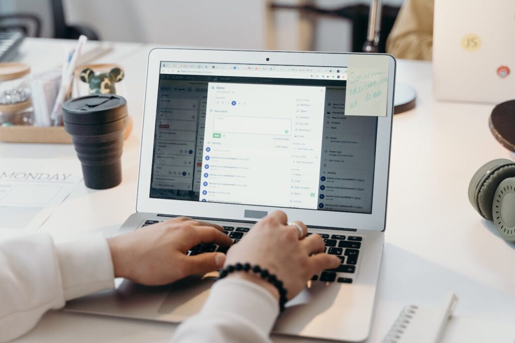 aplikasi crm terbaik