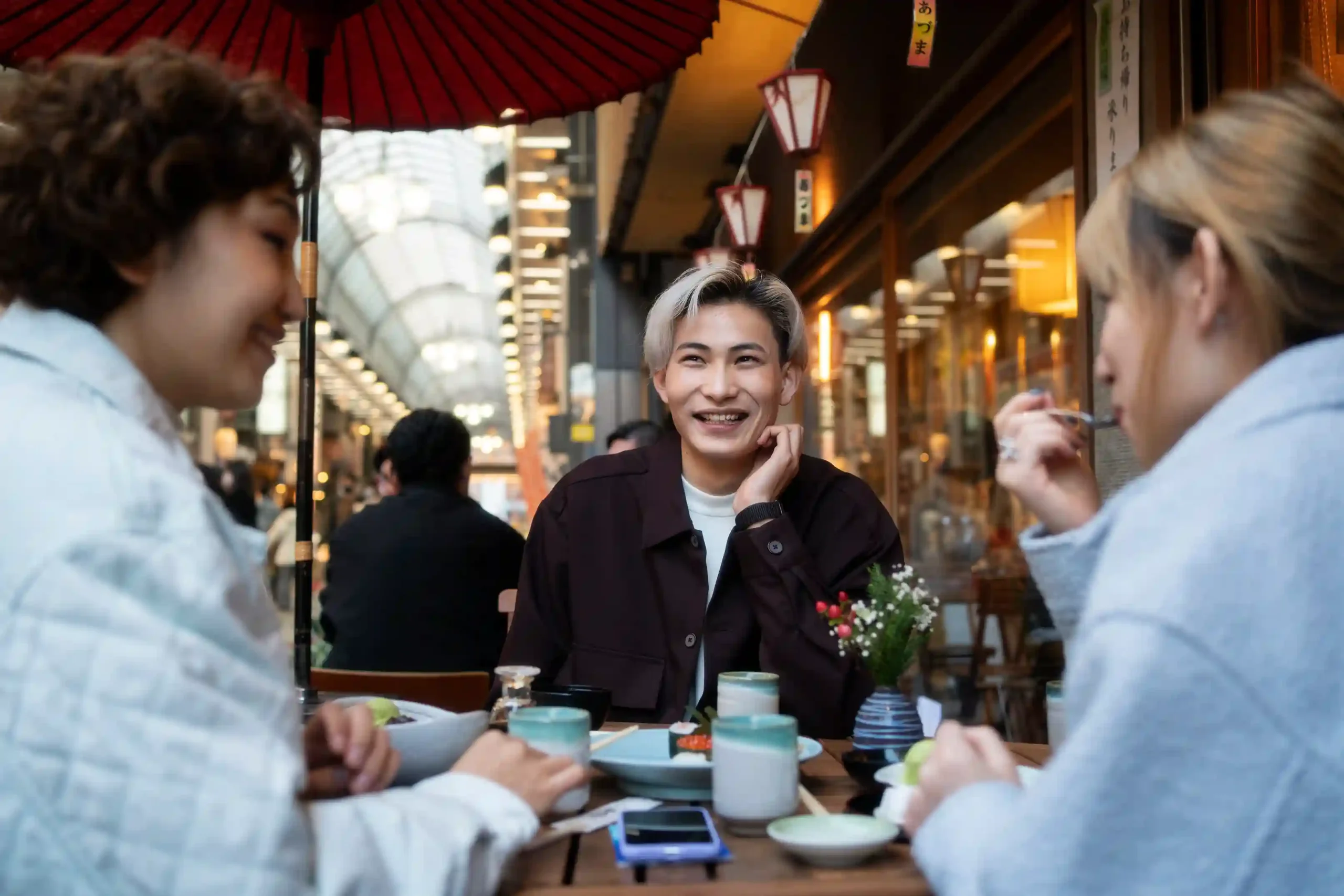 bisnis cafe / restoran dengan customer yang nyaman makan dengen pelayanan yang bagus